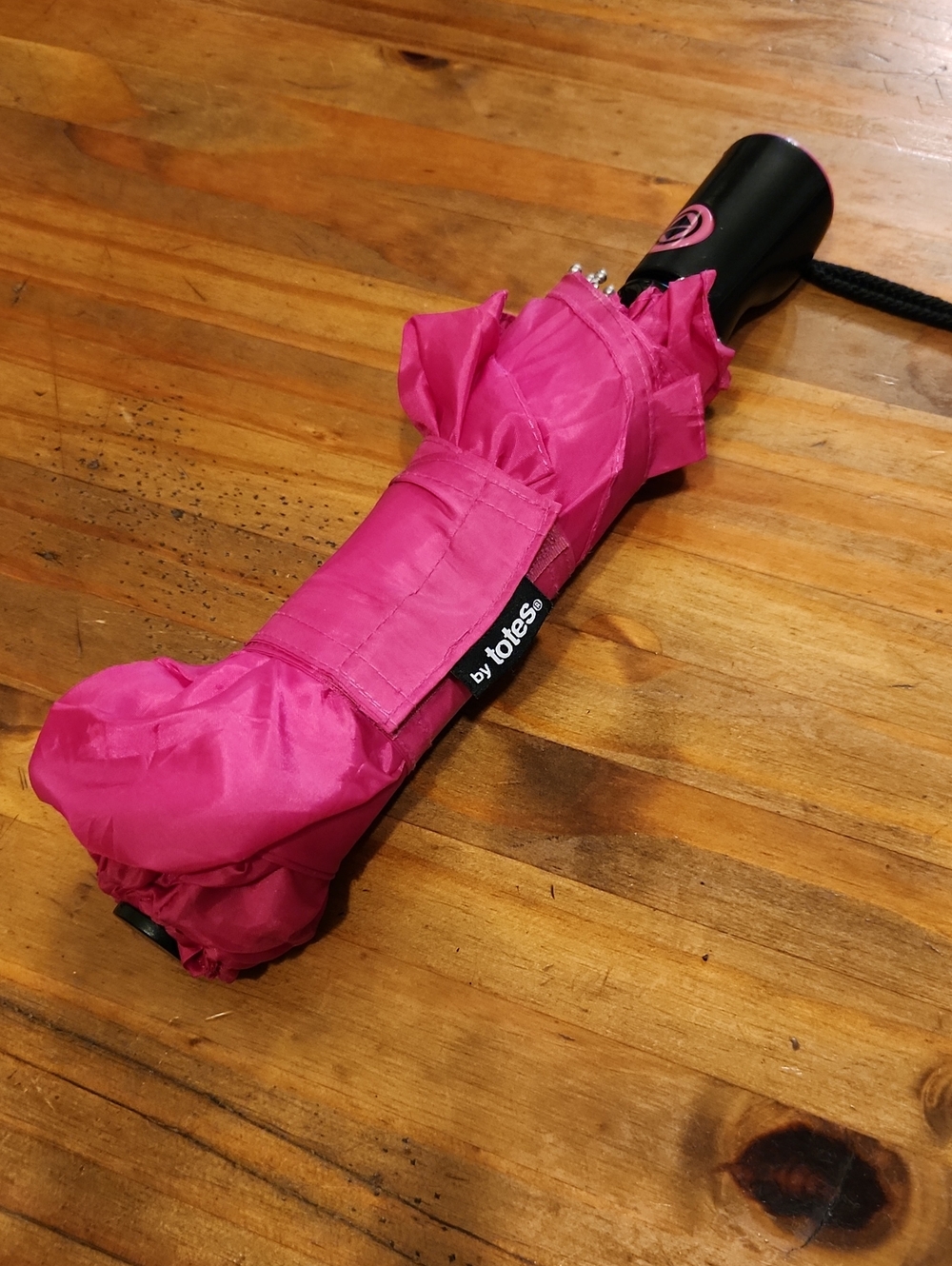 totes Compact Folding Umbrella in Bright Pink